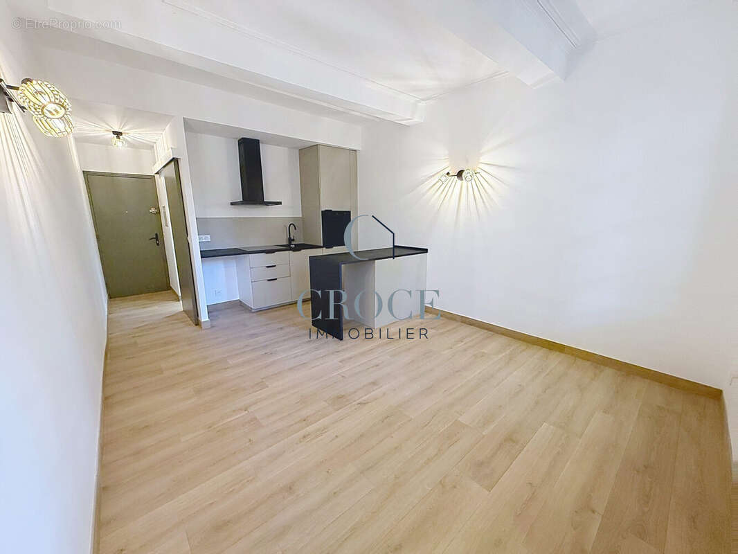 Appartement 23 m² à Uzes  - photo 9