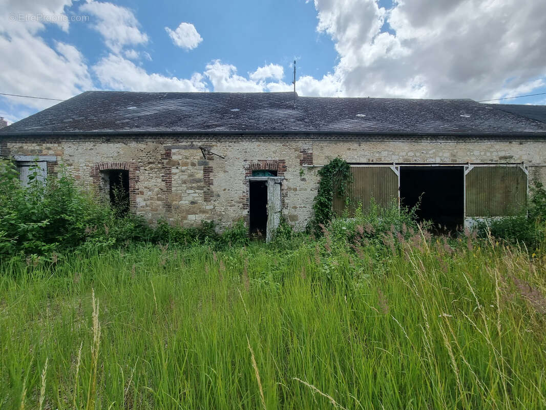Terrain à VERNEUIL-SUR-SERRE