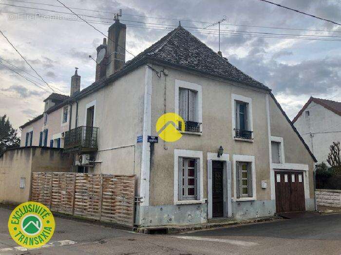 Maison à SAINT-SATUR