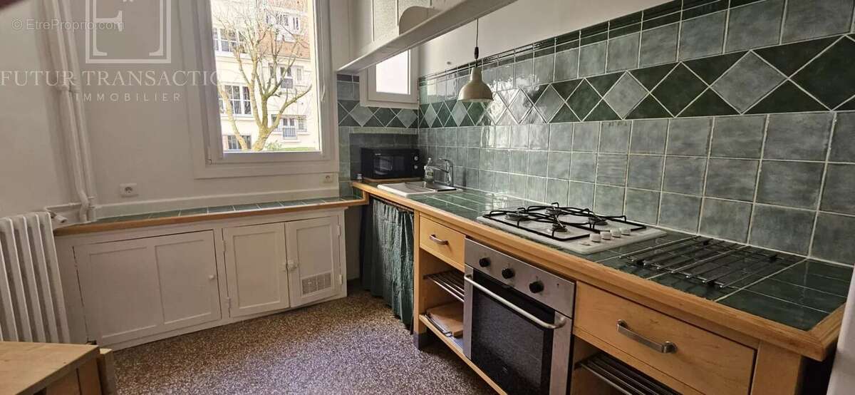 Appartement à COURBEVOIE