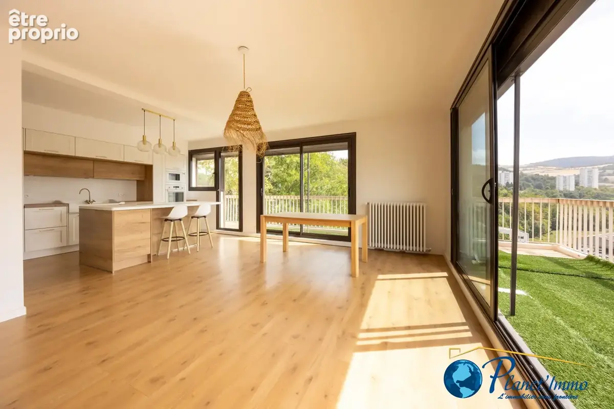 Saint-Etienne Vivaraise Appartement Type 3 de 85 m2 au dernier étage avec terrasse et garage. - photo 5