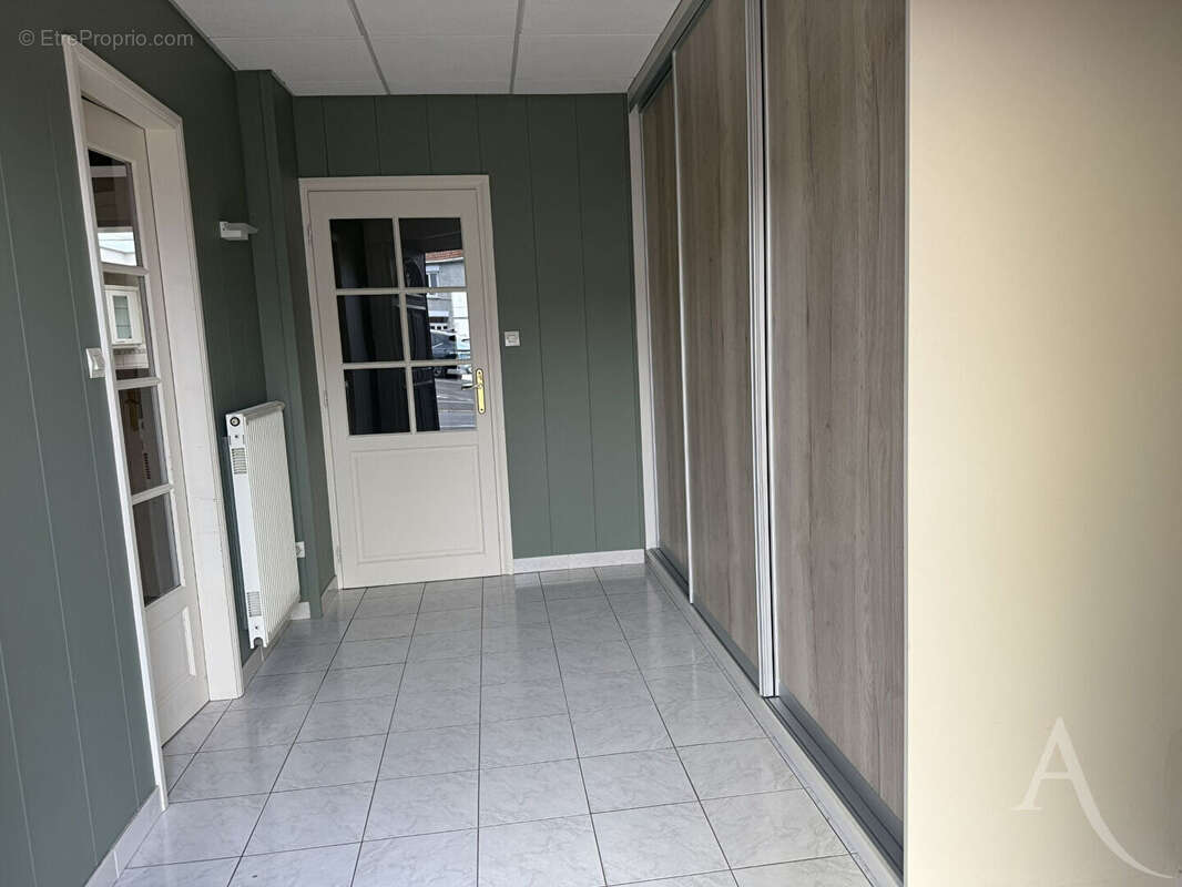Maison mitoyenne - 6 pièce(s) 148 m² - RENESCURE - photo 2