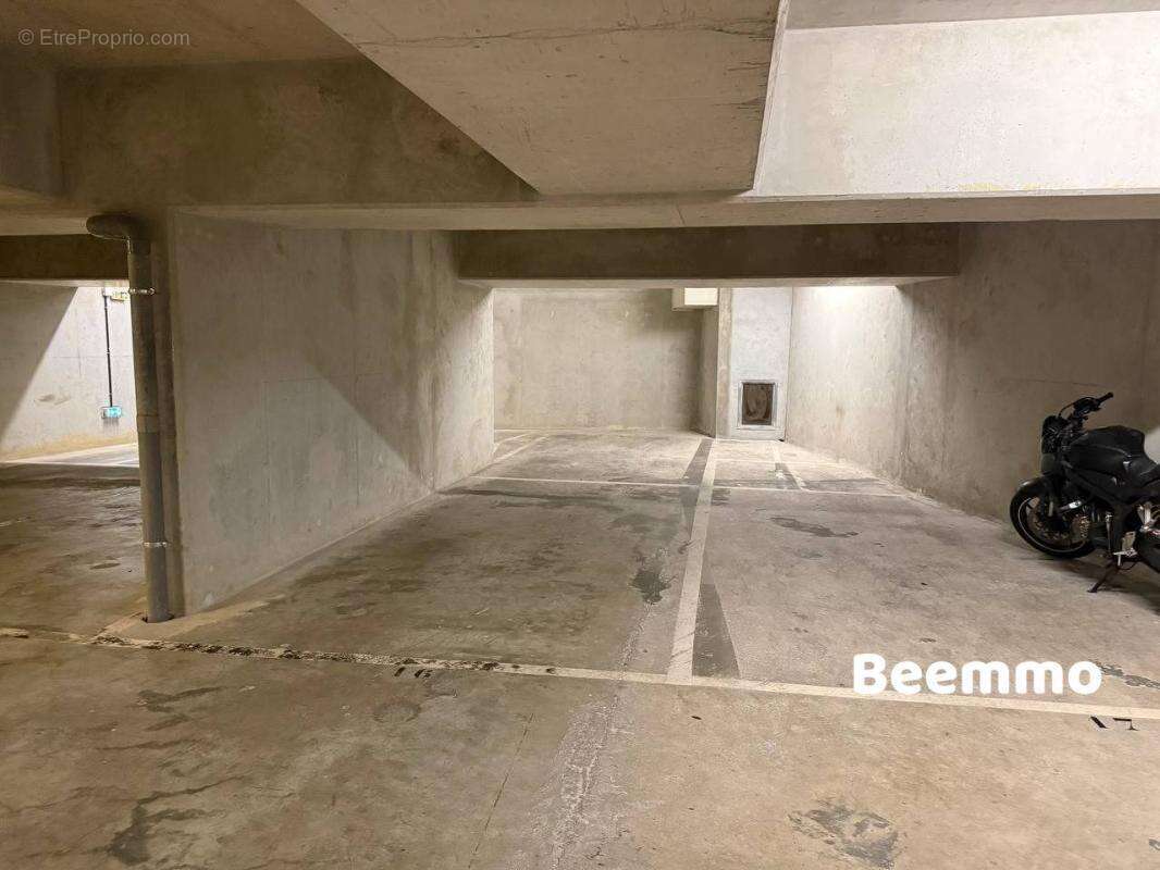 Double place de parking en enfilade, rue Michelet Nice - photo 3