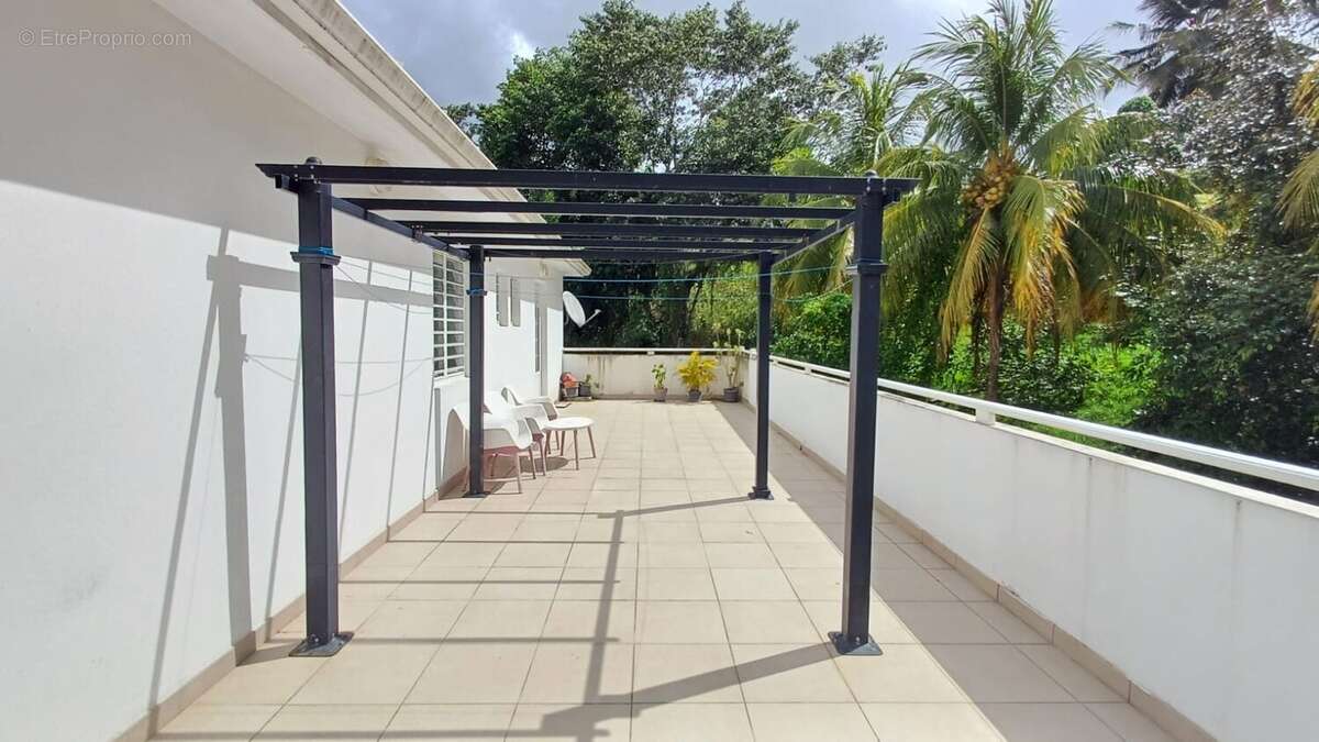 Appartement 75 m² à Le Lamentin  - photo 2