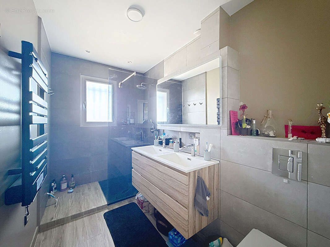 Maison à VILLIEU-LOYES-MOLLON