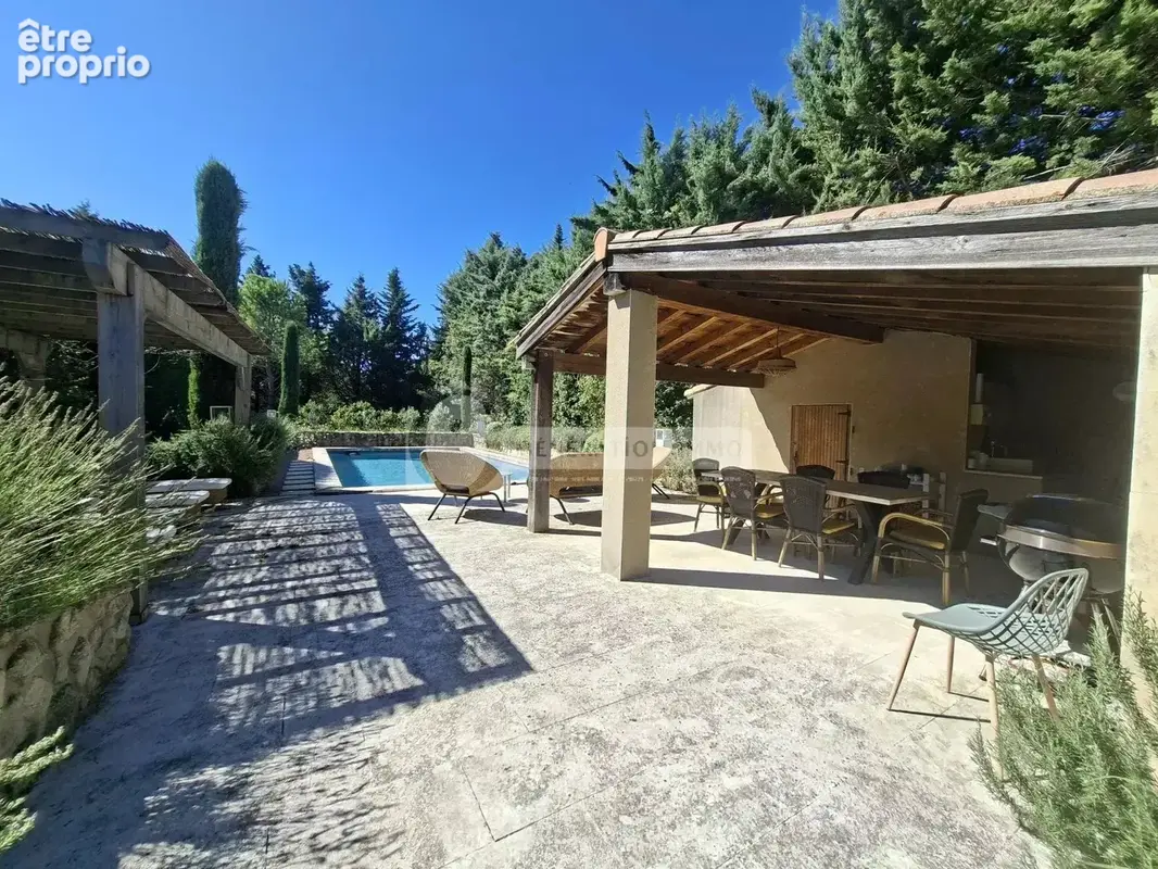 Fontvieille - Maison familiale 5 chambres sur parcelle de 1850m2 - photo 24