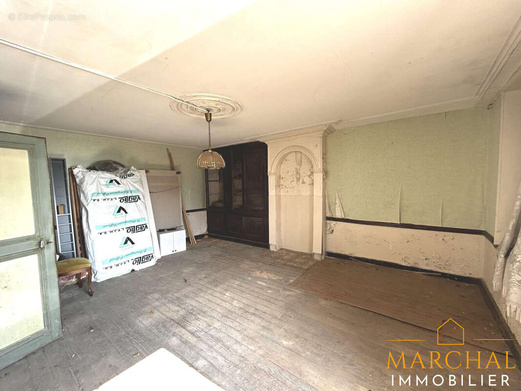 Maison à SERVIGNY-LES-SAINTE-BARBE