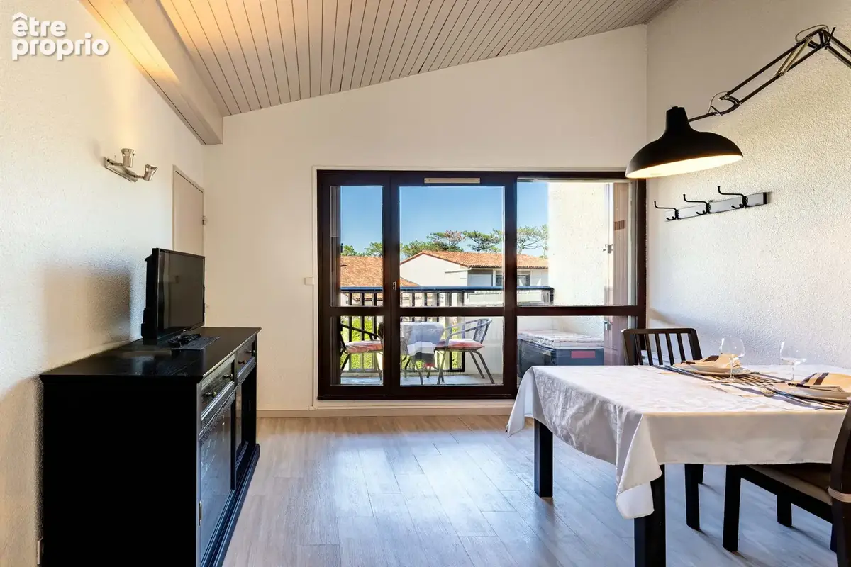 Appartement plein de charme avec beau potentiel - photo 8