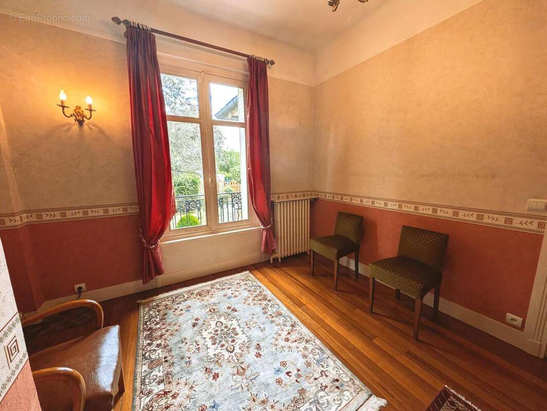 Maison à VERRIERES-LE-BUISSON