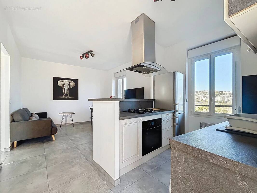 Appartement à SAINT-LAURENT-DU-VAR