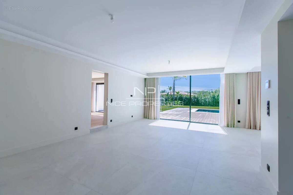 Maison à MOUANS-SARTOUX