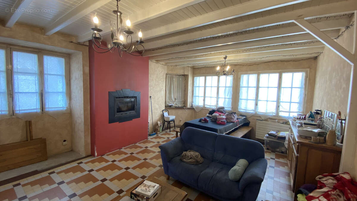 Maison de bourg et trés jolie dépendance 170 m2 et du terrain au centre de Tiffauges 232500 € frais d'agence i - photo 8