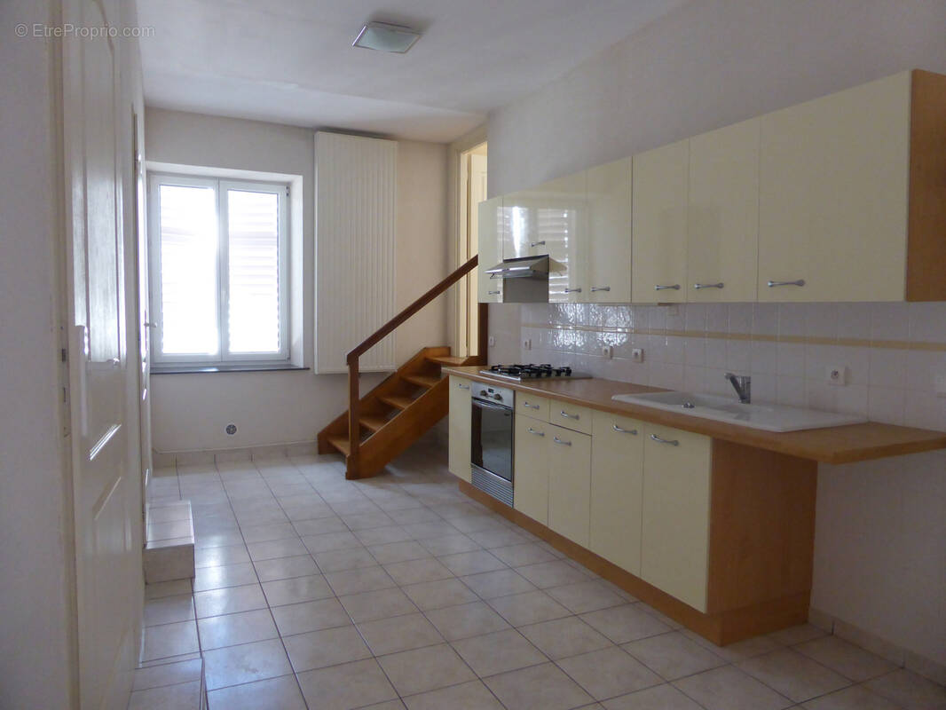 Appartement à LAY-SAINT-CHRISTOPHE