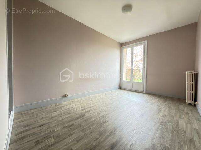 Appartement à VERNEUIL-L'ETANG