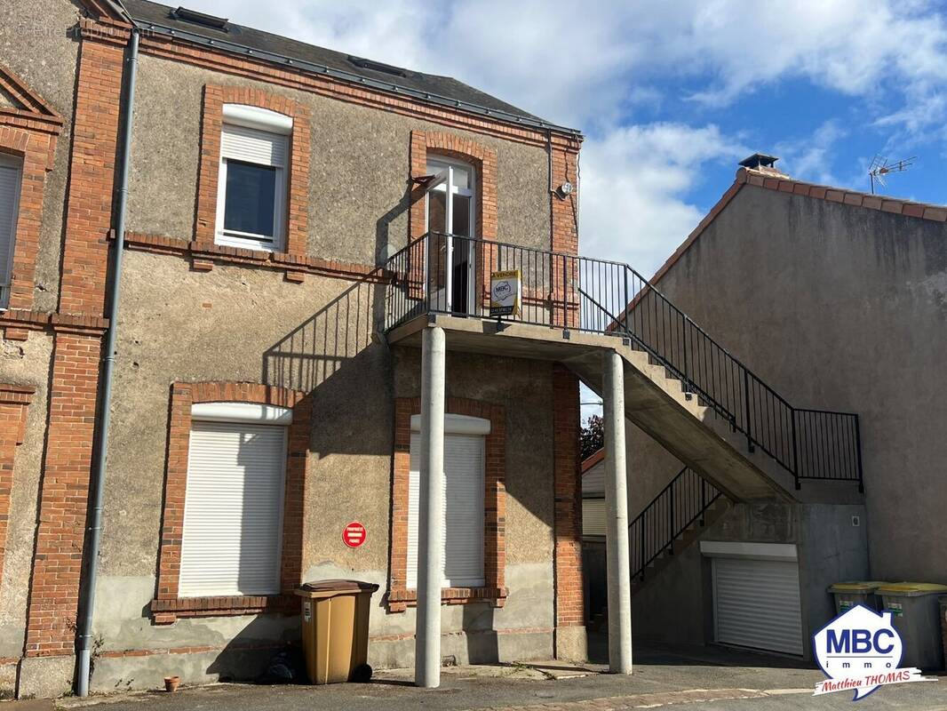 Appartement à MAZIERES-EN-MAUGES