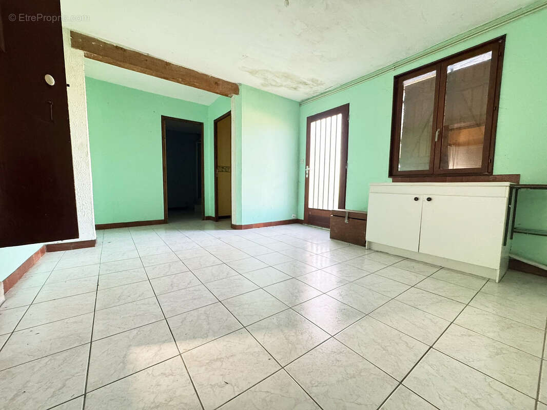 Gros potentiel : Maison à rénover - photo 13