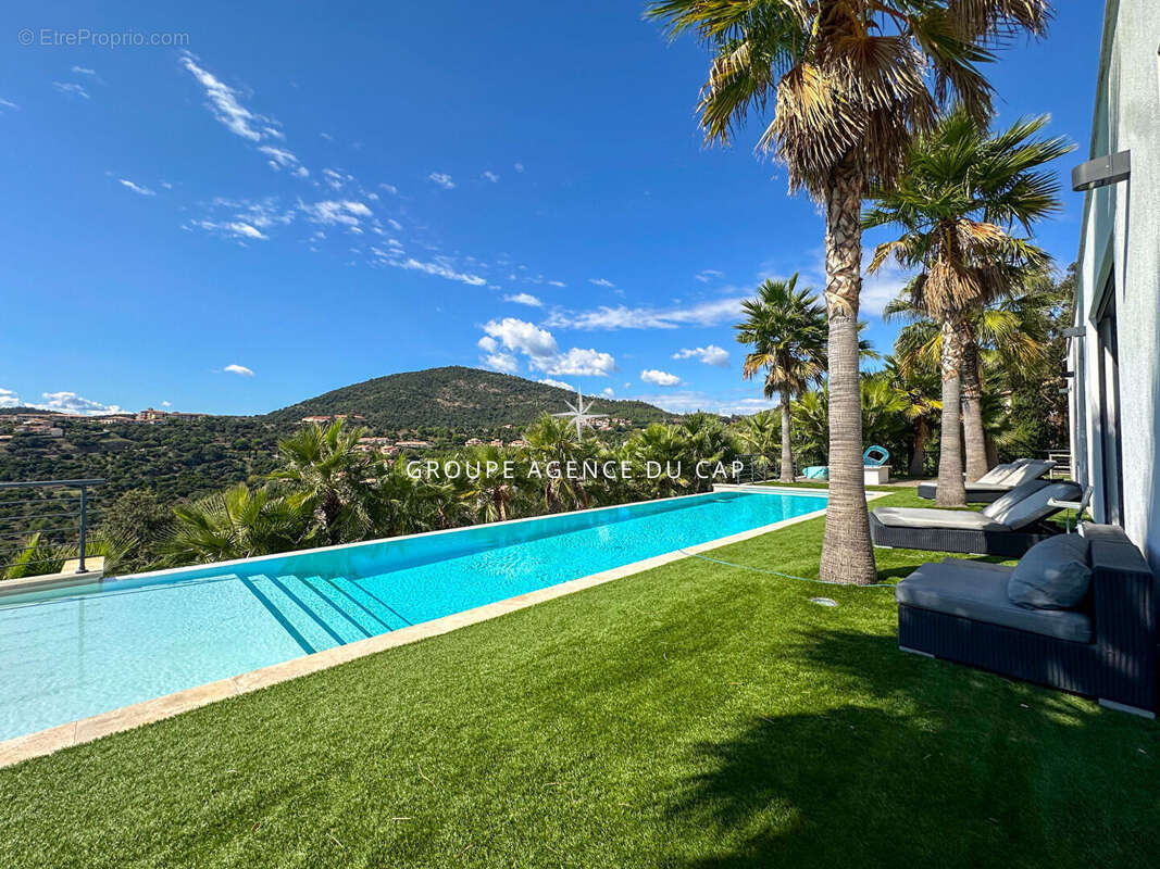 Villa 18 pièces avec piscine garage vue dégagée sur la colline, aux issambres - photo 3