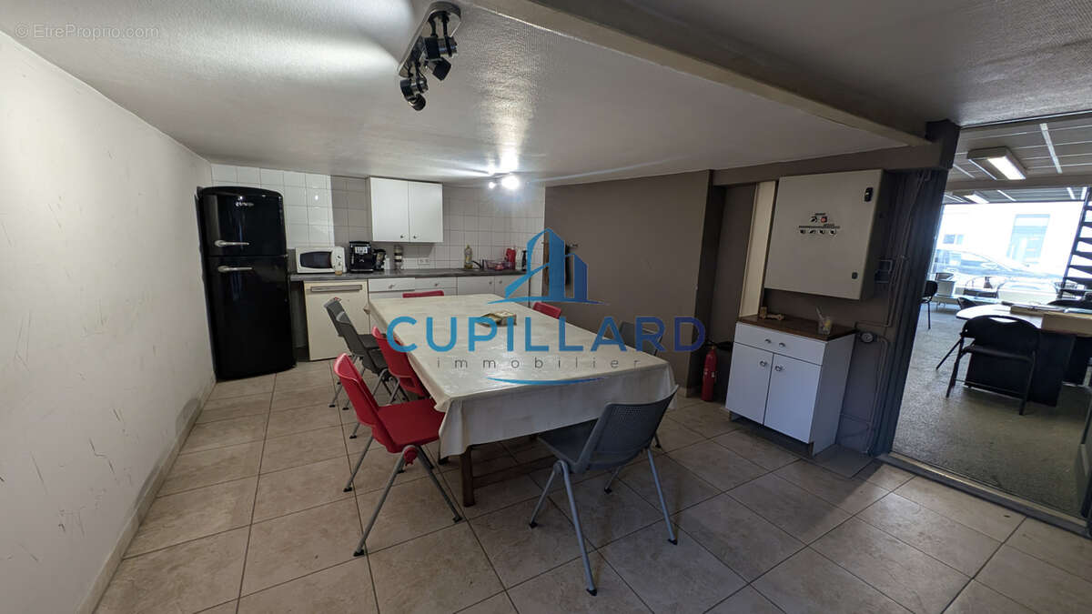 Depot de 620m2 roanne centre proche gare - photo 9