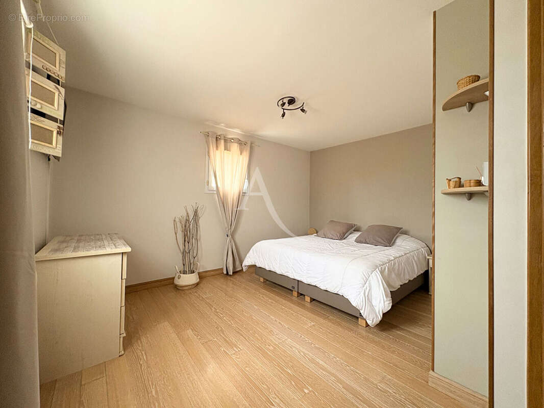 Maison à SAINTE-RADEGONDE-DES-NOYERS