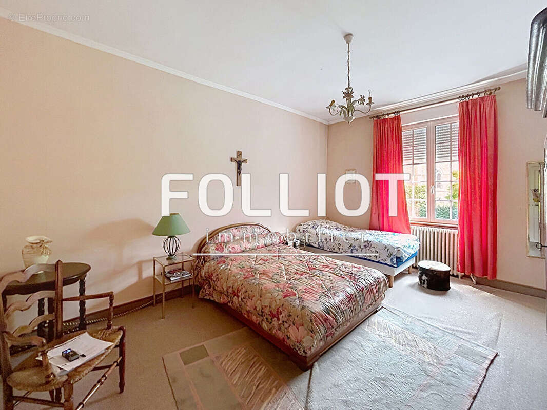 Maison spacieuse de 8 pièces à vendre à Sartilly Baie Bocage - Rare sur le marché ! - photo 9