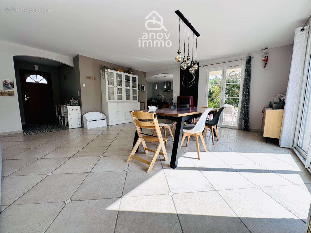 Maison de 2007- plain-pied 154 m2   4 chambres   Piscine   D - photo 8