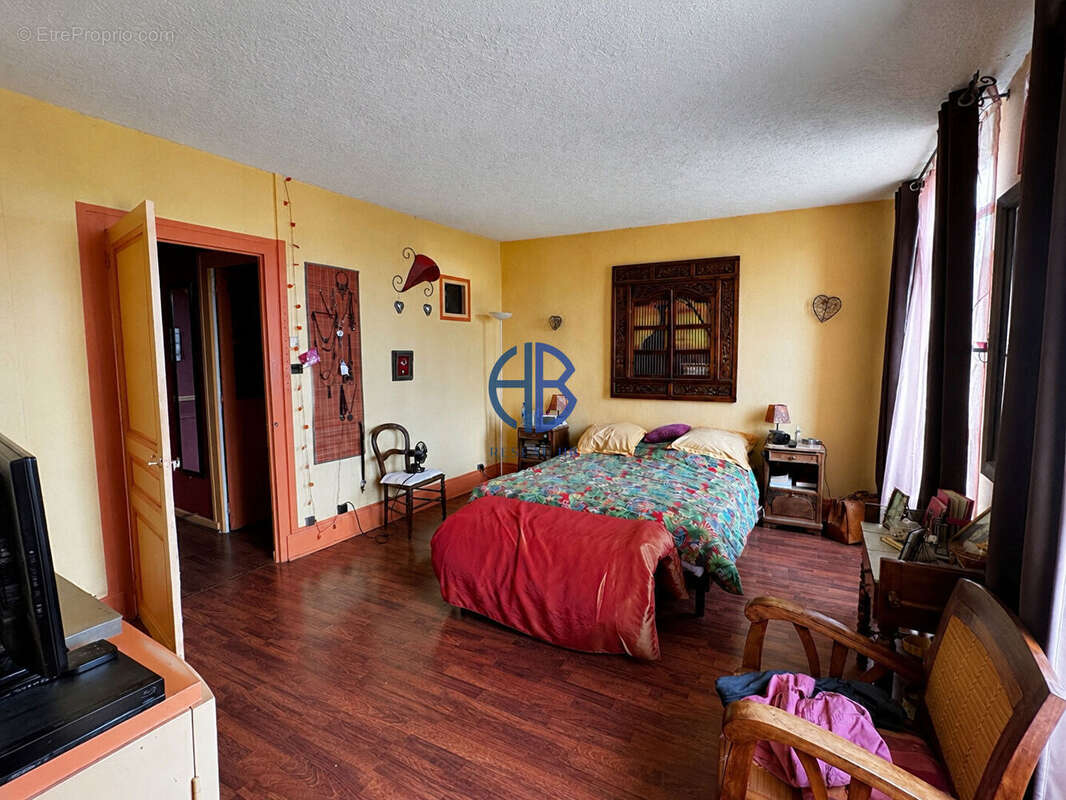 Élégante demeure de caractère aux volumes généreux, avec piscine et cinq suites, au coeur d'un environnement préservé - photo 10