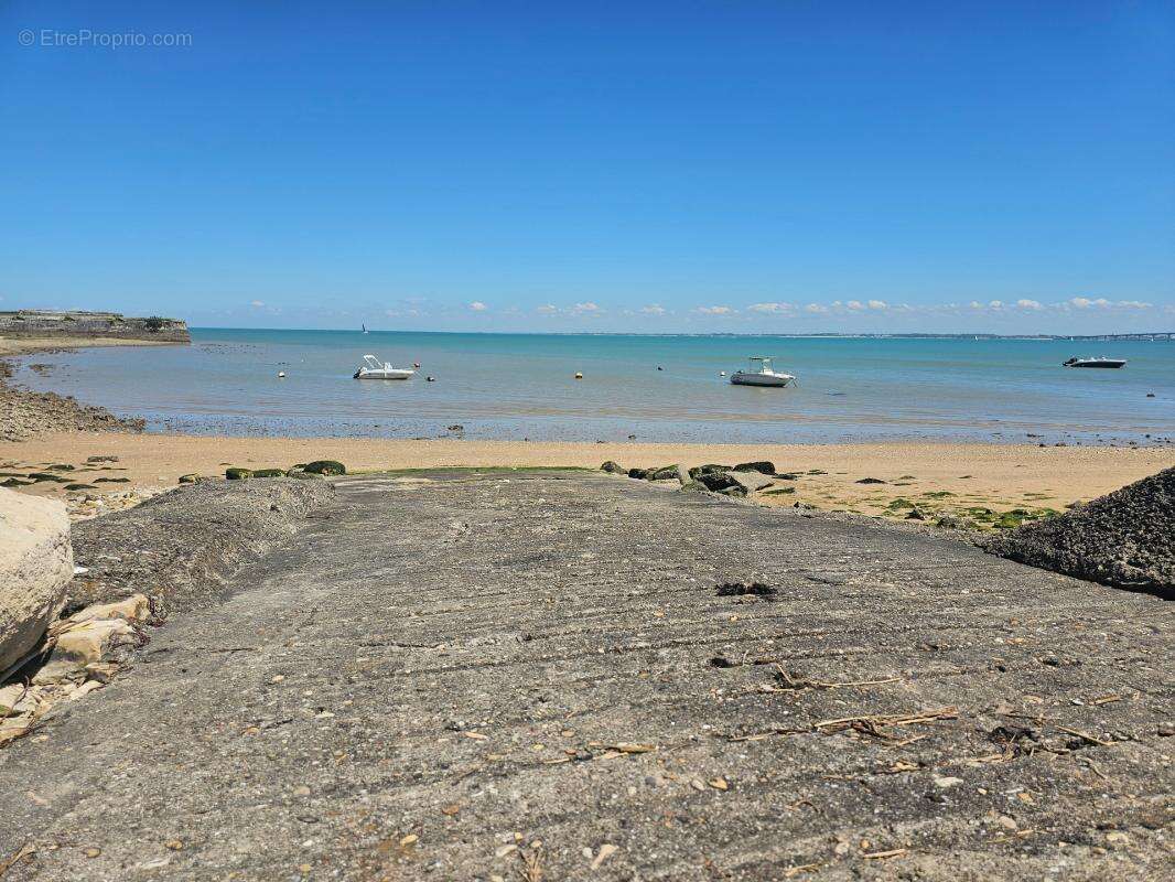 Rare !!! maison de 230 m² de surface comprenant une maison, un garage pour bateau et un studio sur rivedoux plage (17) - photo 9
