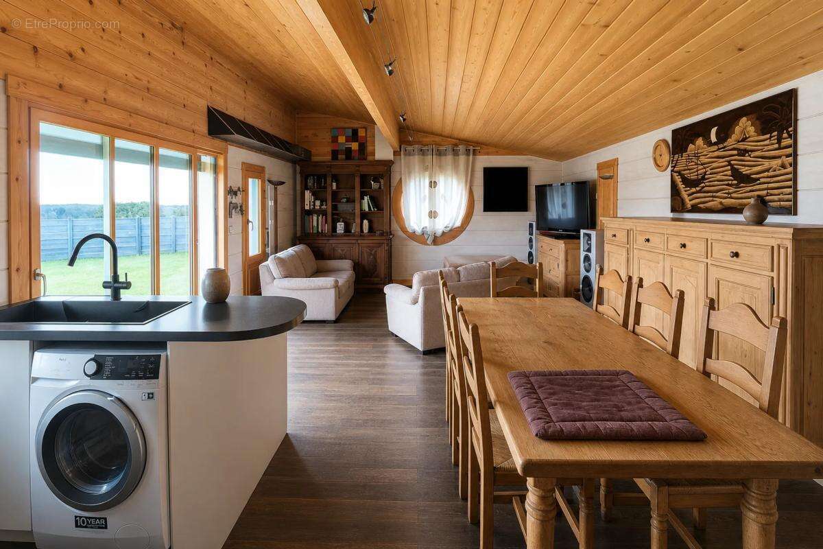Maison à JUGAZAN