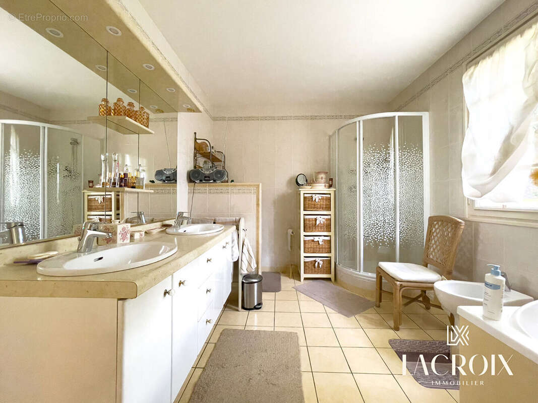 Maison à LA CHAPELLE-DES-FOUGERETZ