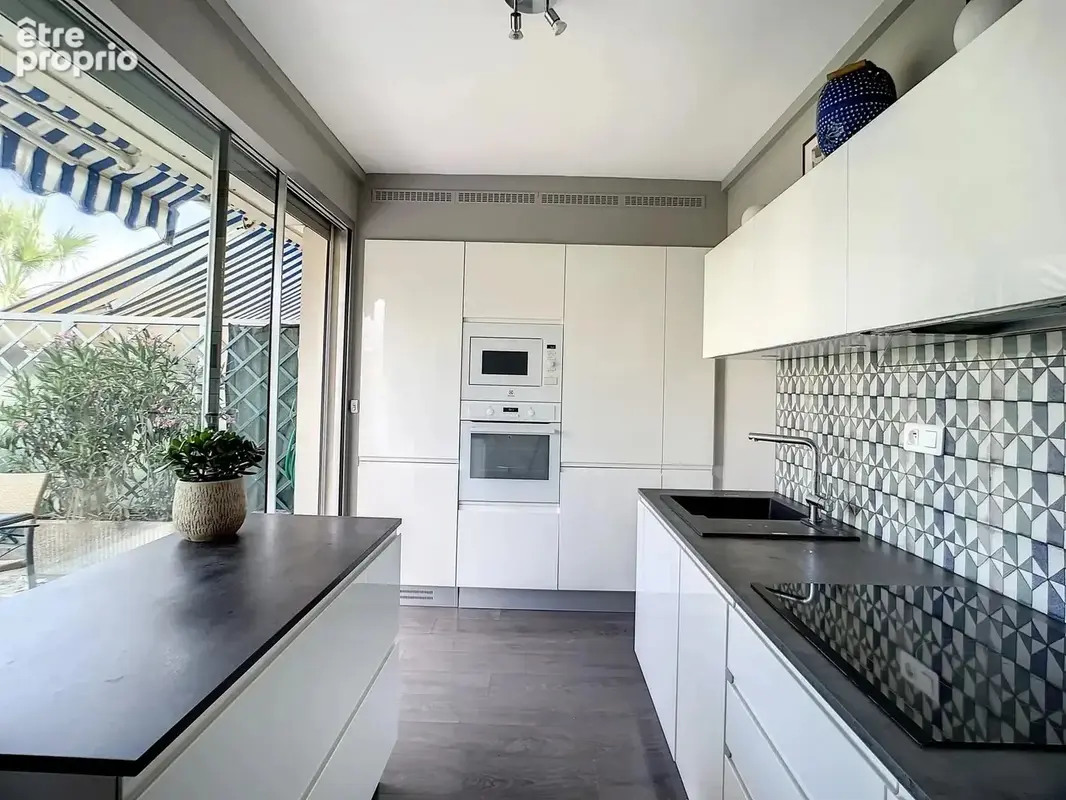 Appartement -Nice-Cimiez 2 pièces en dernier étage - photo 6