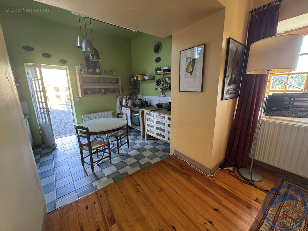 Maison en pierre de 189 M2 avec piscine, jacuzzi et sauna au prix de 388 500euros FAI. - photo 8