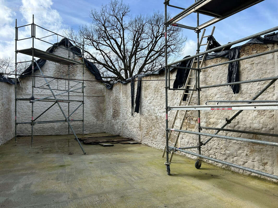 Maison à SALLES-COURBATIES