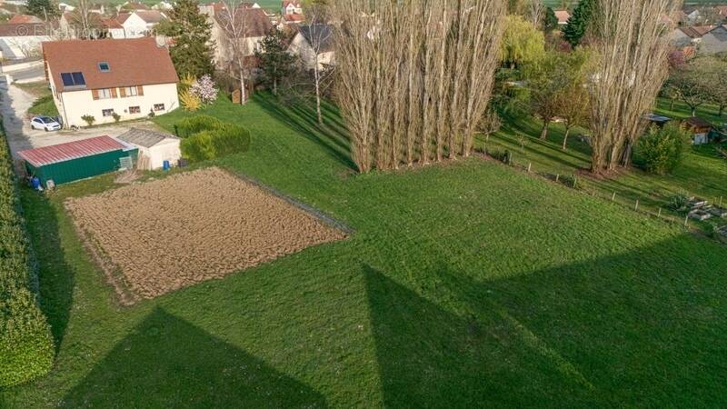 Terrain à VARANGES