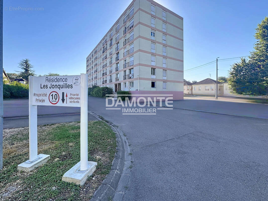 Appartement T2 - LA CHAPELLE ST LUC secteur Ferry-Fouchy - photo 6