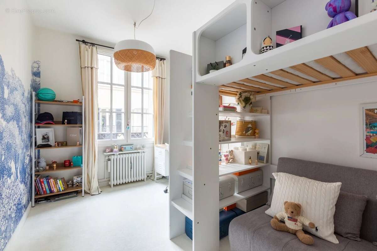 Appartement à PARIS-16E