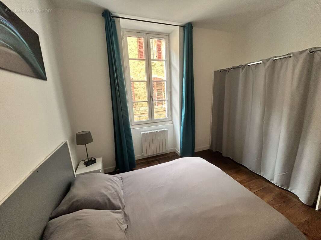 chambre coté rue - Appartement à CAHORS