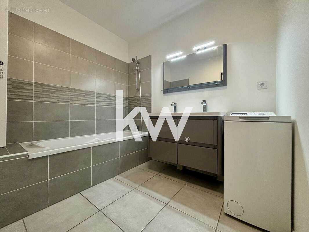 Appartement 79 m² à Bron  - photo 4