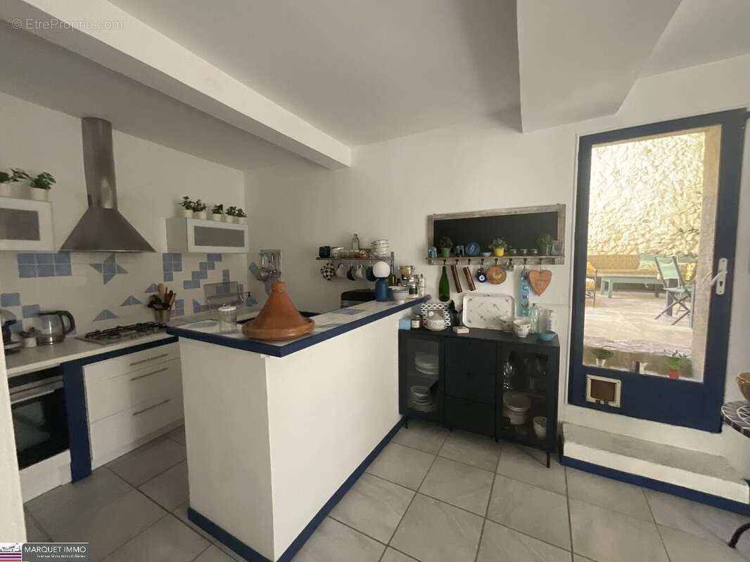 Le charme intemporel d'une Maison de Maitre T6 offrant 176 m² donnant sur patio intimiste avec piscine, nichée au coeur de Corne - photo 11