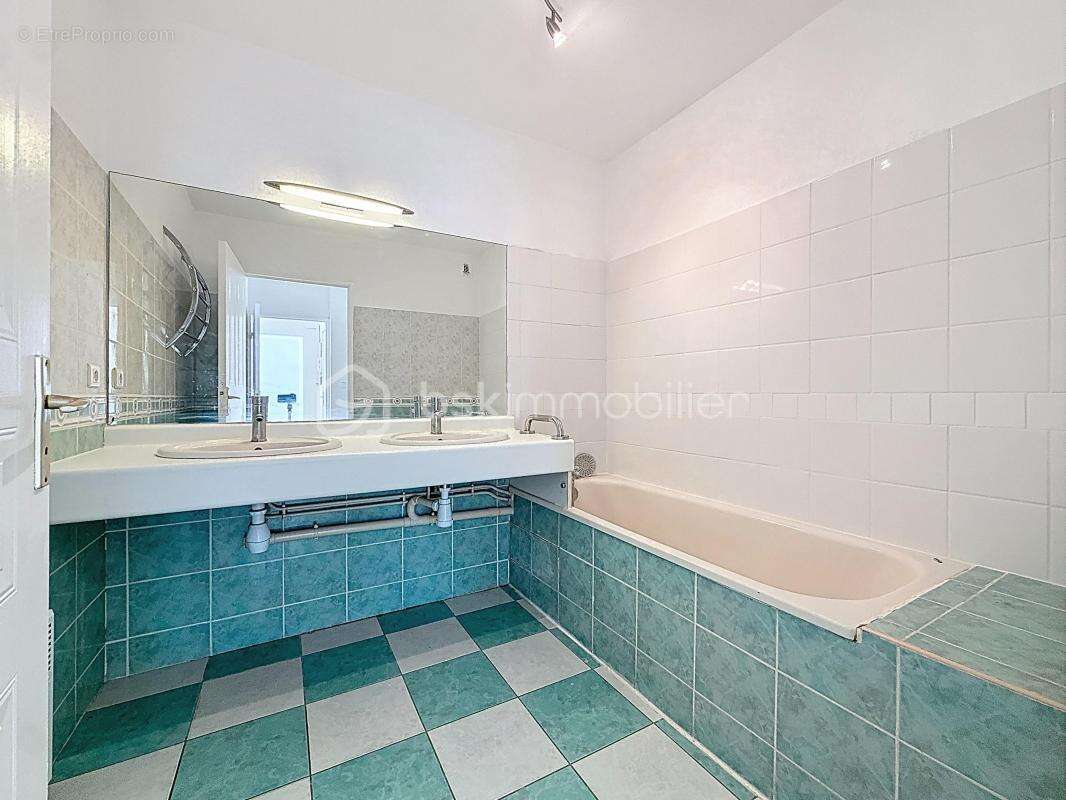 Appartement 2 pièces de 59 m2 avec jardin de 130 m2 + parking et cave - photo 13