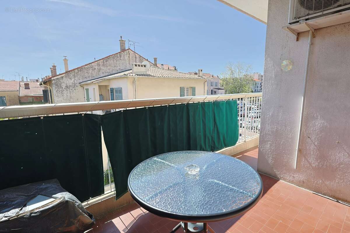 Appartement à VALLAURIS