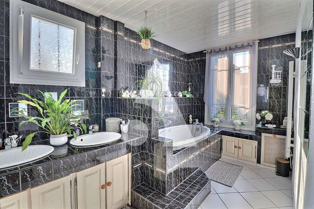 Maison à MERY-SUR-OISE