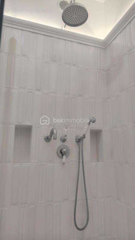 Appartement à LA ROQUETTE-SUR-SIAGNE