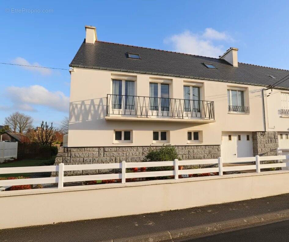 Maison à CARHAIX-PLOUGUER