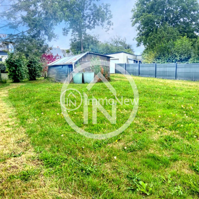 TERRAIN de 2416m2 en partie constructible sur la commune de YQUELON - photo 3