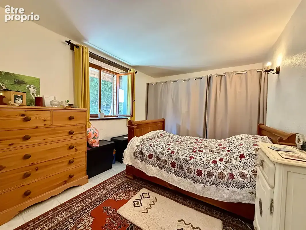 Charmante maison de caractère rénovée avec  4 chambres, grange et jardin arboré - photo 10