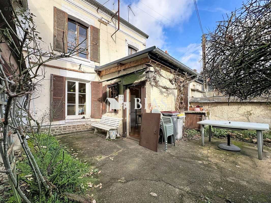 Maison à LA FERRIERE-SUR-RISLE