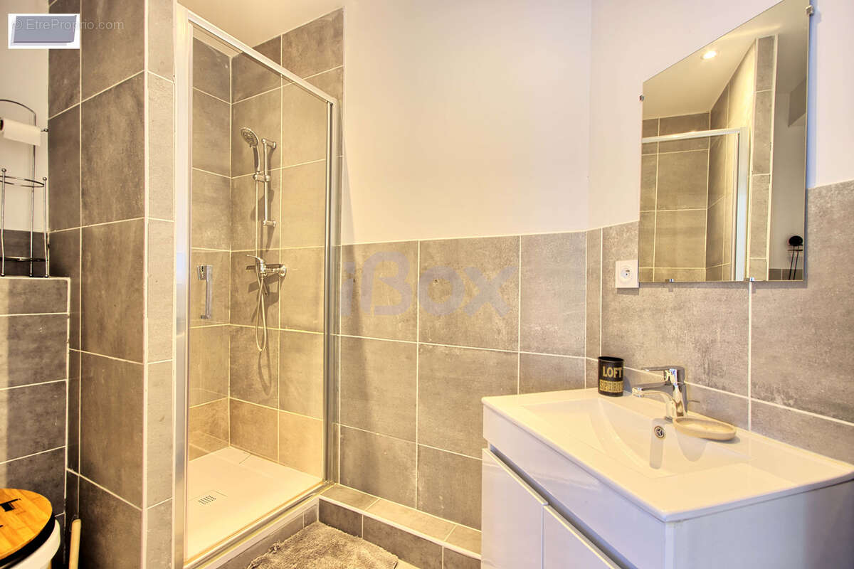 Toulon Centre : Appartement de 100m2 avec balcon, cave et chambre de bonne vue mer - photo 7