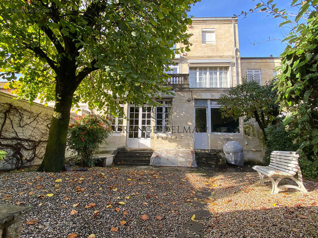 Hôtel Particulier avec jardin et garage - SAINT SEURIN - photo 2