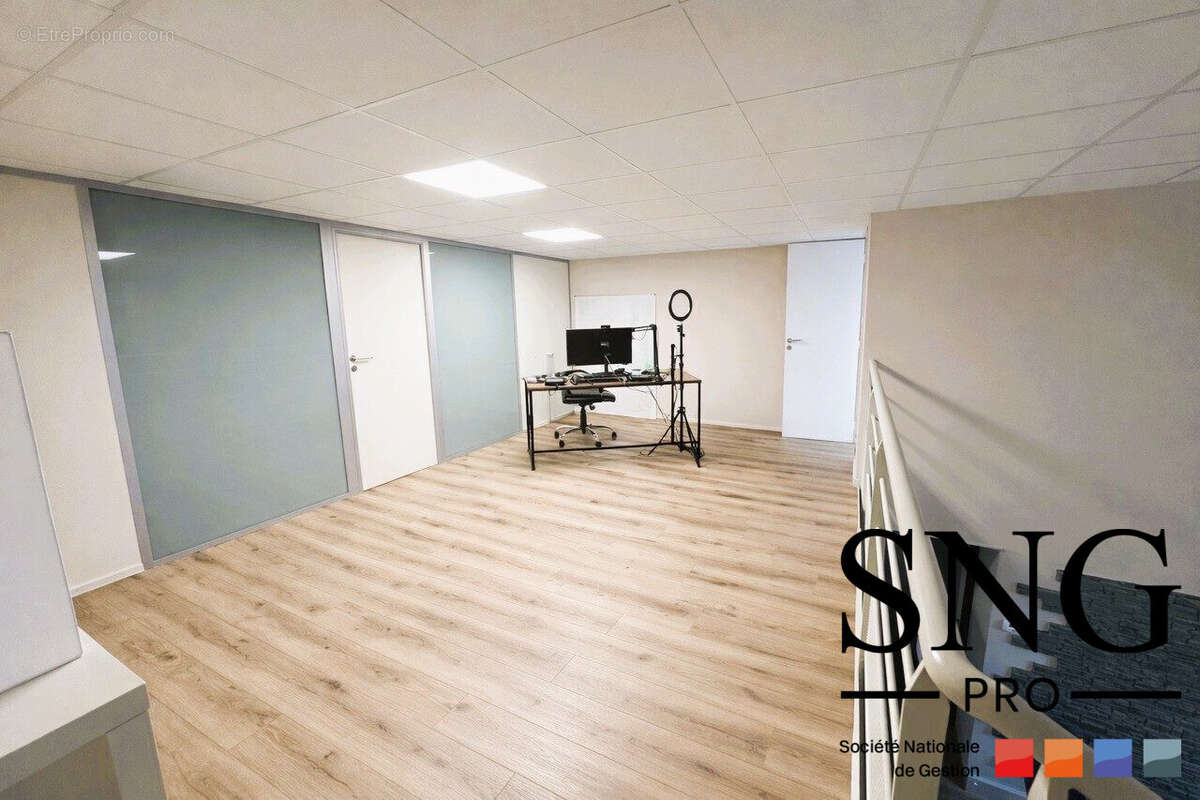 Commerce à VENELLES