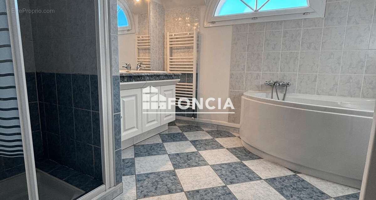 Maison à L'HUISSERIE